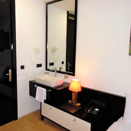 فندق في في آر 4*