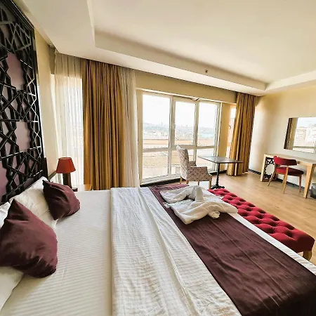 في في آر 4*