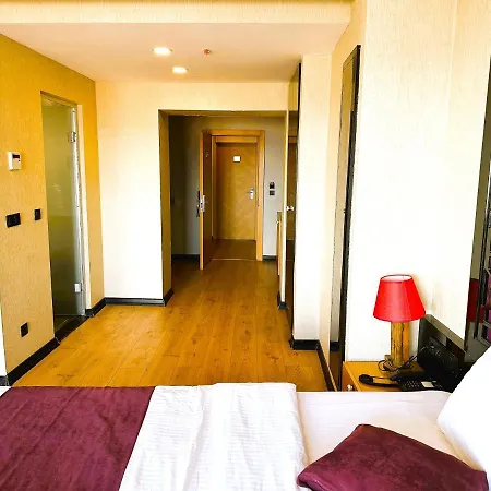 فندق في في آر 4*