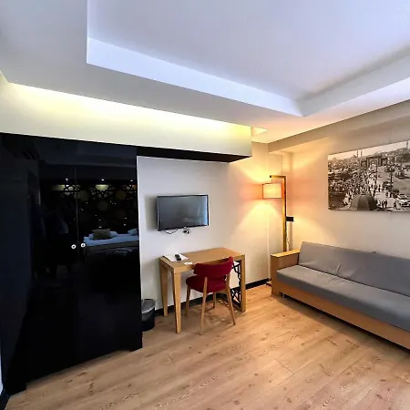 في في آر 4*